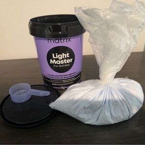 Matrix Light Master Pre-Bonded Powder Lightener